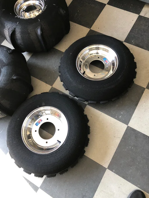 Skat-Trak Front Mohawk Tire & DWT Wheel Combo